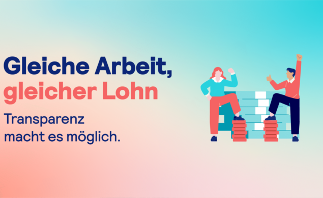 Zwei Illustrationen zeigen einen Mann und eine Frau, die jeweils ein Bein auf einen Stapel Geldmünzen stellen. Daneben steht der Text: „Gleiche Arbeit, gleicher Lohn.“